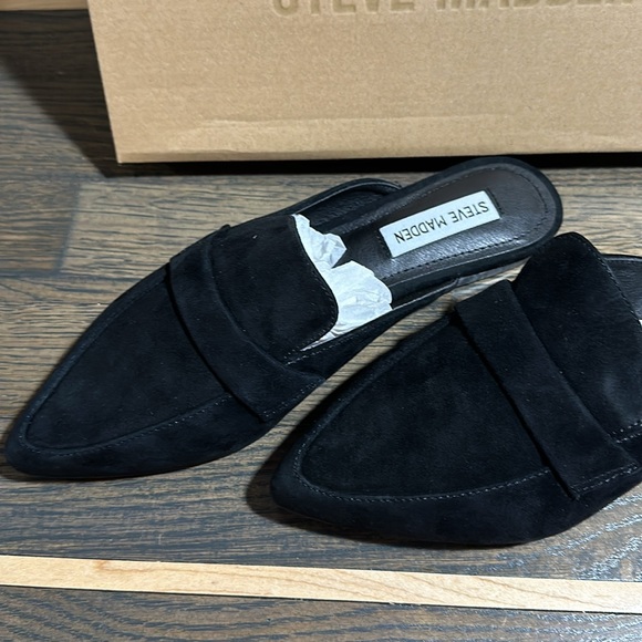 Steve Madden Black Suede Flats. Size 8. New With Tags - Picture 2 of 4